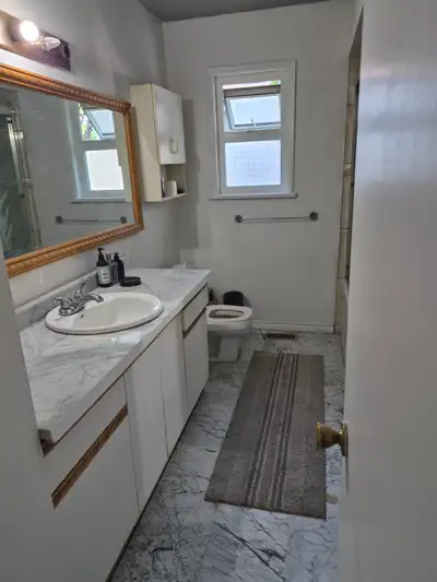 2 room available immediately . 1 is a king size bedroom 1100 $, the other is a queen size bed room 1...