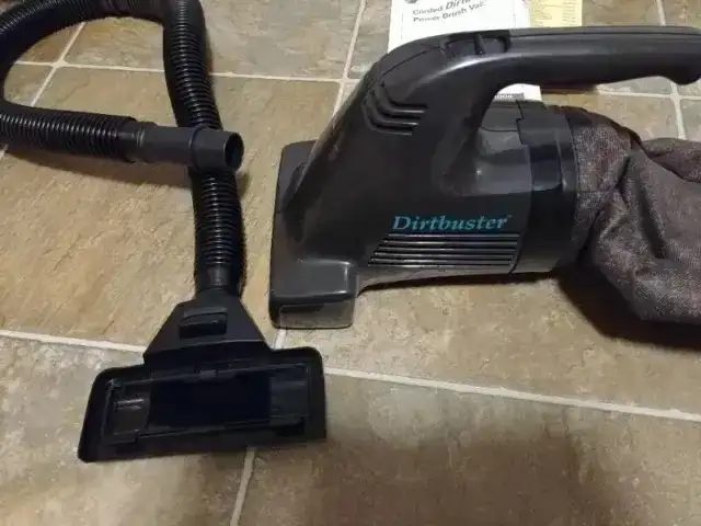 Black And Decker Dirtbuster AC5050-04 in Vacuums in Winnipeg - Image 3