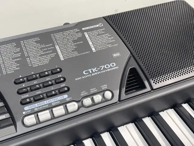 Casio CTK-700 Keyboard in Pianos & Keyboards in City of Montréal - Image 3
