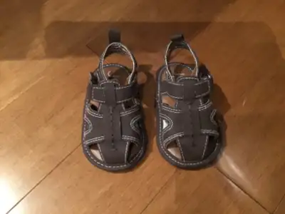 JOE FRESH BRAND BROWN LEATHER SANDALS SIZE 0-6 MONTH VELCRO CLOSE