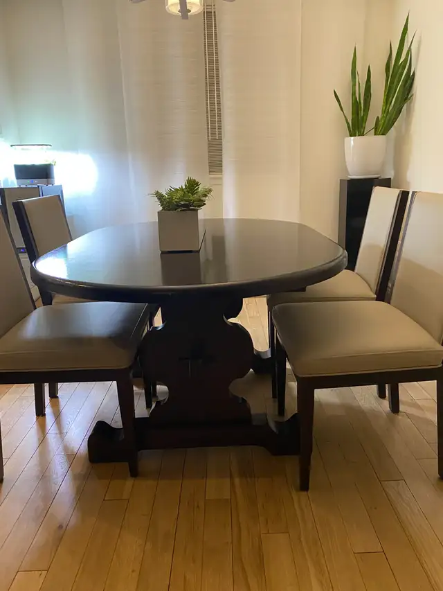 SOLID WOOD PINE TABLE in Dining Tables & Sets in Mississauga / Peel Region - Image 2