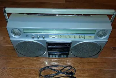Vintage Panasonic RX-5085 Boombox radio (for parts or repair), View more