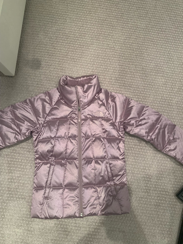 Girls North face puffer jacket size medium 10-12 in Kids & Youth in City of Toronto