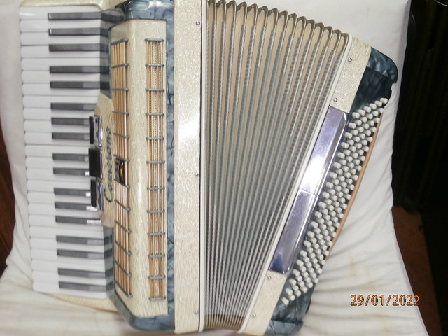 Camerano piano accordion 120 bass mod.434/155 in Pianos & Keyboards in Stratford - Image 3
