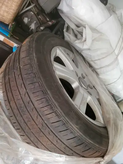 Deux pneus d'été sur rim Pour audi Q7 Appel moi sur 514 291 8038