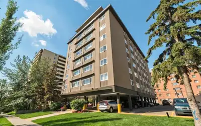 Beautiful 6th floor, one bedroom apartment in a well kept and managed building downtown. Valley Ridg...