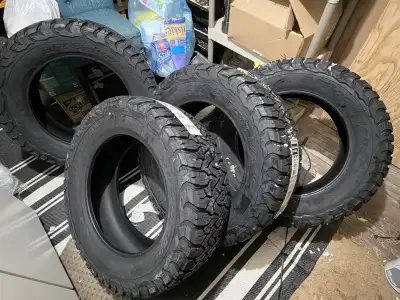 Tires Never been mounted BFgoodrich KO3 all terrain 285/60/20