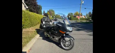 Moto BMW K 1200 LT. moto très confortable pour les longs trajet. Batteries, pneus (2), frein avant,...