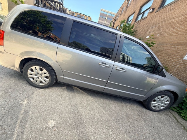 Dodge caravan 2014 sxt — photo 2