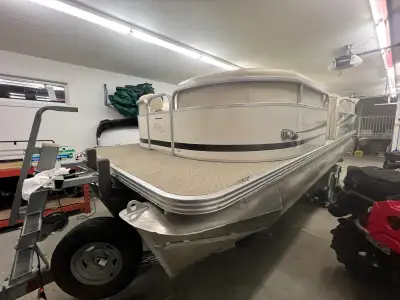 Get ready for summer and lake fun 2012 Manitou Oasis 220 VP 22’ -150 Hp HO Evinrude -V-toon tri-Hull...