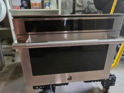 JENNAIR RISE 24" Built-In Steam and Convection Wall Oven, View more