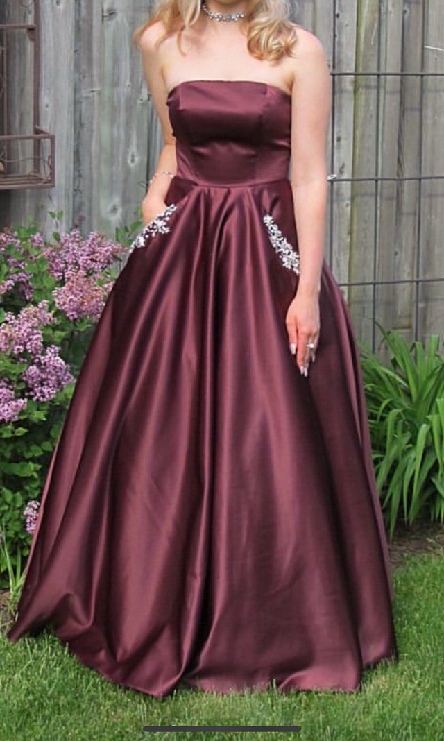 Prom Dress Size 4  in Women's - Dresses & Skirts in Mississauga / Peel Region - Image 3