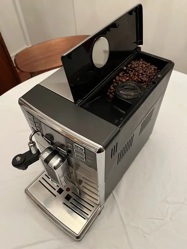 HD8924 Saeco PicoBaristo Super-automatic espresso machine in Coffee Makers in Ottawa - Image 5