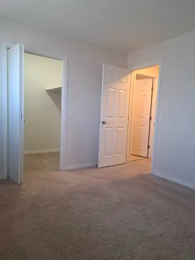 Master bedroom available (Private/shared)