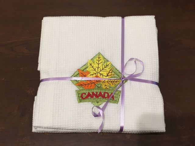 Brand new Canadian souvenir gifts hand towel with Maple leaf in Other in Mississauga / Peel Region - Image 4