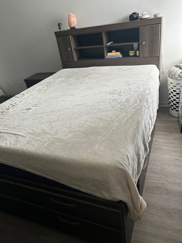 Set de chambre dans Lits et matelas  à Longueuil/Rive Sud - Image 2