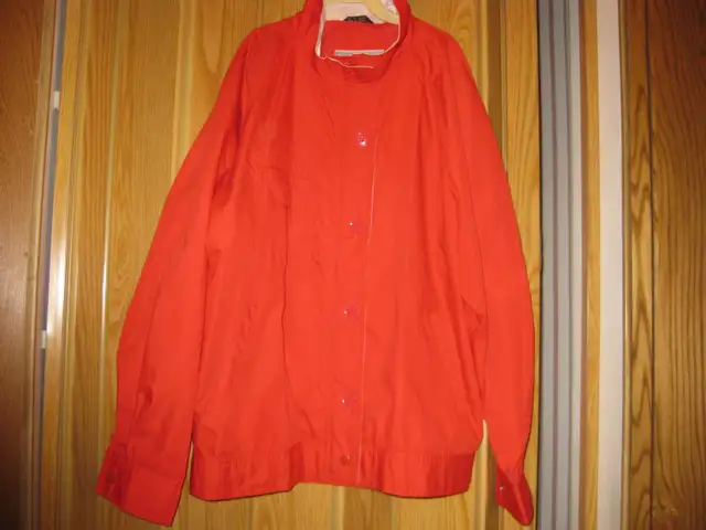 VINTAGE MANTEAUX POUR FEMMES COURTS ET LONGS PRINTEMPS & AUTOMNE in Arts & Collectibles in Laval / North Shore - Image 3