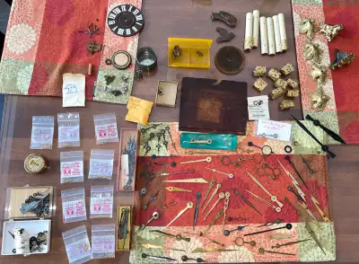 VINTAGE CLOCK PARTS - HANDS / TRIM +++ ONE LOT!!, View more