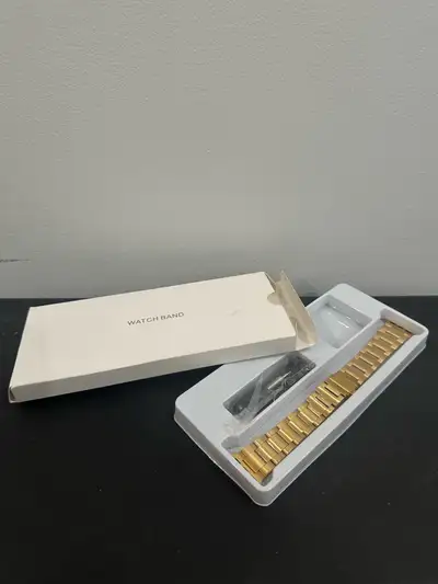 Brand new condition never used Thick steel 38mm Bought for my old Apple Watch I ended up selling for...