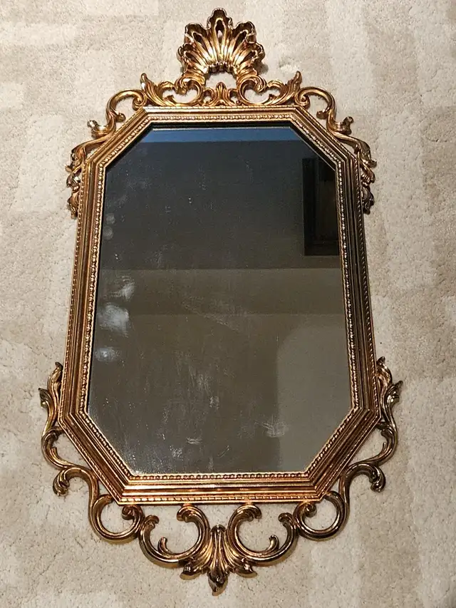 RARE ANTIQUE "SYROCO" USA ORNATE WALL MIRROR AND SHELF in Home Décor & Accents in City of Toronto - Image 6