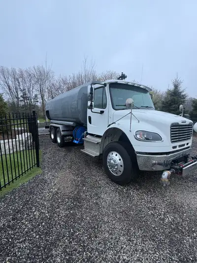 Custom built water truck on extremely well maintained off lease chasis, fully equipped with rear mou...