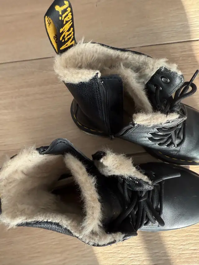 dr martens platform in Women's - Shoes in Laval / North Shore - Image 6