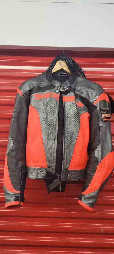Selling a mint condition Spidi 2 pc. to 1 pc. Motorcycle race suit size 54 (size Medium-Large), Made...