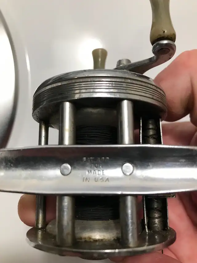 Vintage BRONSON Lashless Model No . 1700 Fishing Reel . in Fishing, Camping & Outdoors in Sarnia - Image 6