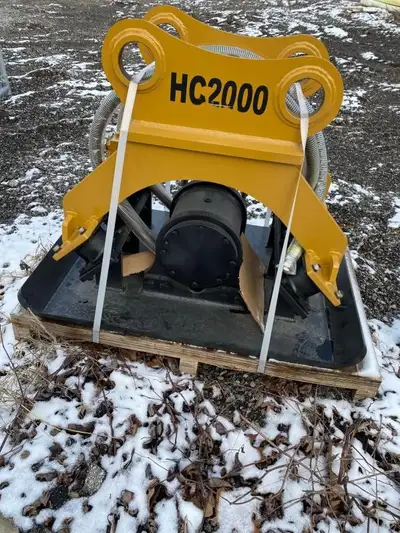 Plaque à compaction hydr. pour excavatrice avec attaches CAT320, View more