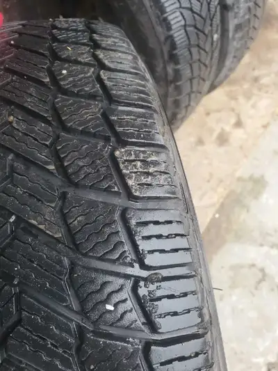 225/65/17 inch michelin winter tire in very good condition on 5x114.3 steel rims dot number 0621 cam...