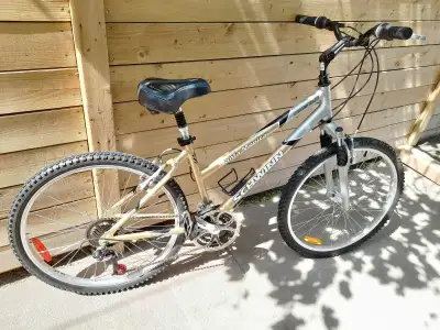 Schwinn Santa Monica 26 inch wheel women's mountain bike, , View more