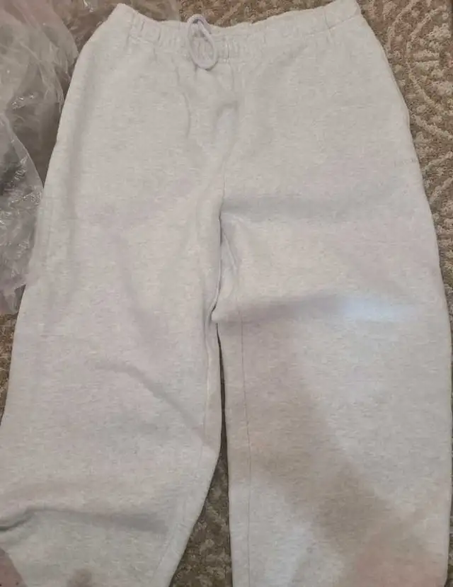 Aritzia - Sweatfleece mega jogger sweatpants in Women's - Bottoms in Markham / York Region - Image 3