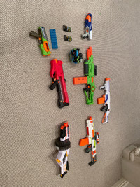 A set of random nerf guns and other guns
