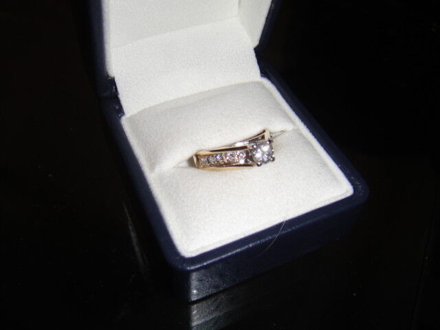 Engagement ring in Jewellery & Watches in Kitchener / Waterloo - Image 2