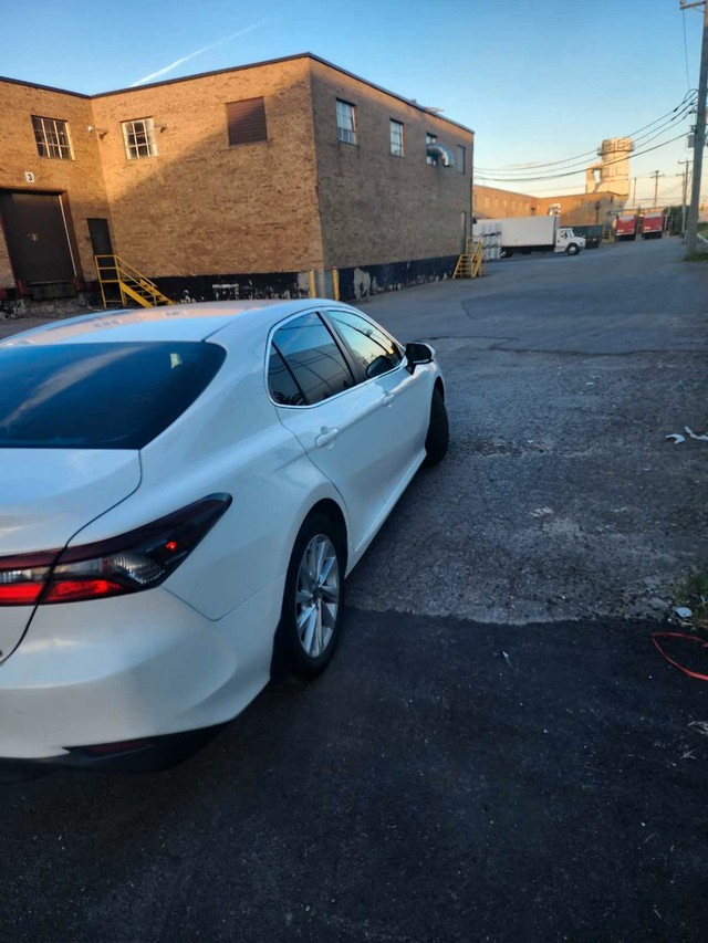 camry hybrid le 2022 dans Autos et camions  à Ville de Montréal - Image 2