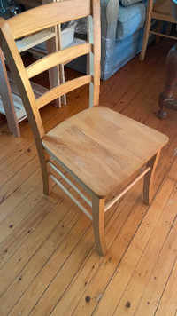 Table ronde en chêne blanc et 6 chaises en bois