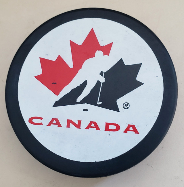 1996 September Summit Hockey Puck - $20 in Arts & Collectibles in Delta/Surrey/Langley - Image 2