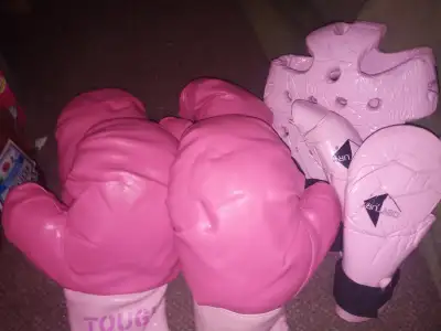 GIRLS BOXING GLOVES  EQUIPMENT, View more