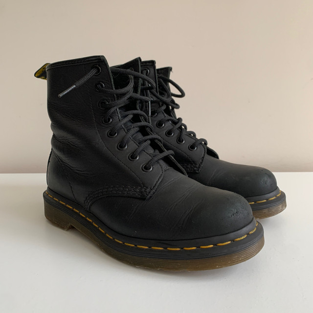 Dr. Marten’s Air Wair 1460 Smooth Leather Lace Up Boots in Women's - Shoes in City of Toronto