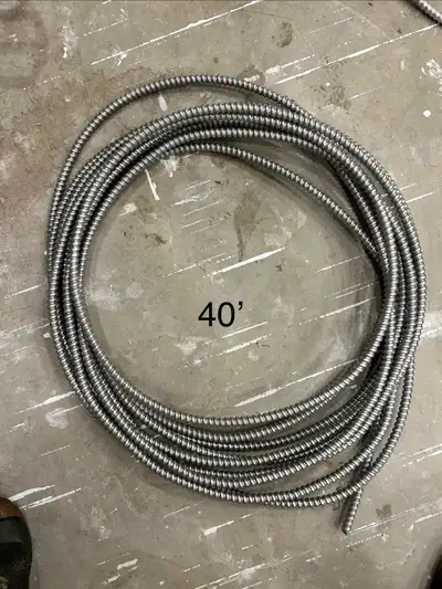 Approx. 40 ft coil plus 5 ft piece. 14/2 armoured cable (AC90). Good condition. Perfect for small el...