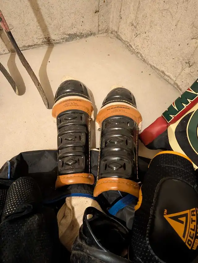 Youth Hockey Gear in Hockey in Markham / York Region - Image 6