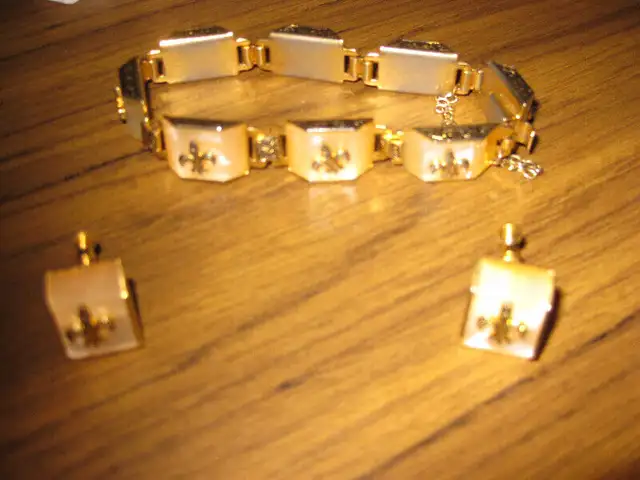 VINTAGE BIJOUX ET COFFRES À BIJOUX - MONTRES in Arts & Collectibles in Laval / North Shore - Image 5
