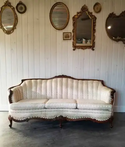 Stunning Victorian style Sofa Beautiful detail in the woodwork Has been professionally shampooed and...
