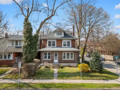 Large, bright 1500 square foot 3 bedroom, 2 bathroom unit in triplex near McMaster Innovation Park a...