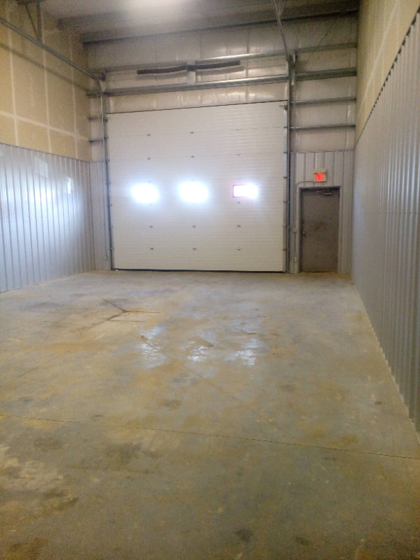 1680sqft industrial warehouse for lease in foothills industrial in Commercial & Office Space for Rent in Calgary - Image 2