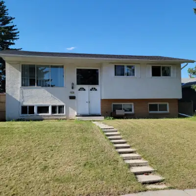 Acadia 3 bedroom $1900 with a garage