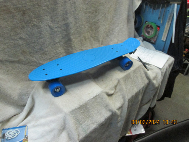 Planche a roulettes 24 po.( Skate board) RB. Bleue. Neuve. dans Planches à roulettes  à Longueuil/Rive Sud - Image 4