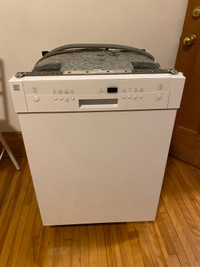 Kenmore Dishwasher / Lave-Vaisselle