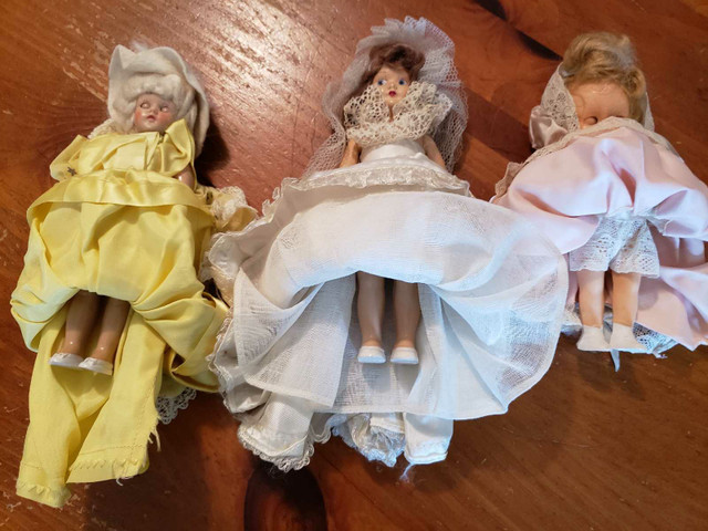 Five Vintage Plastic Dolls  in Arts & Collectibles in Owen Sound - Image 3