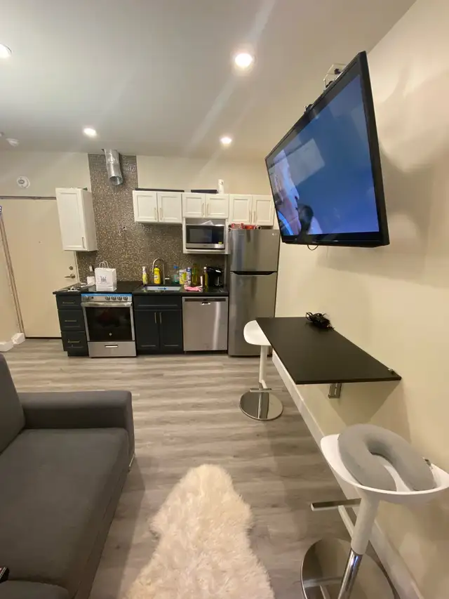 À Louer - Mini-Studio Moderne Meublé–995$-Rive Sud